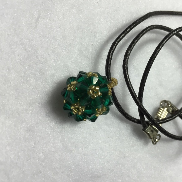 NEW Handmade Green Swarovski crystal ball necklace - Picture 2 of 2