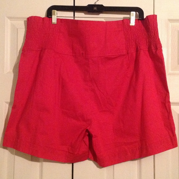 Bundle for @chloesmama Fushia Stretch Shorts - Picture 3 of 3
