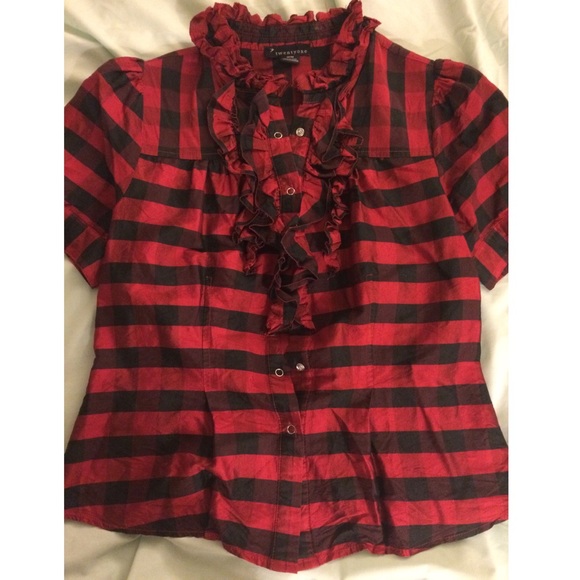 Super Cute Forever 21 button top