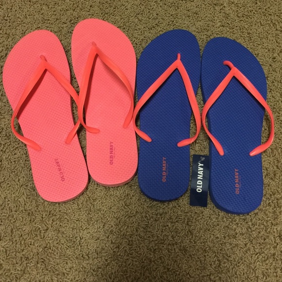 2 pairs of old navy flip flops