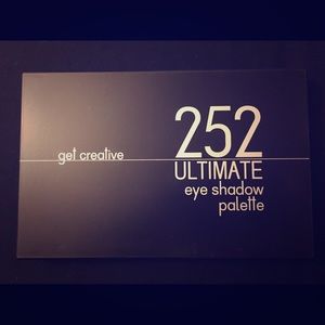 252 Ultimate Eyeshadow Palette