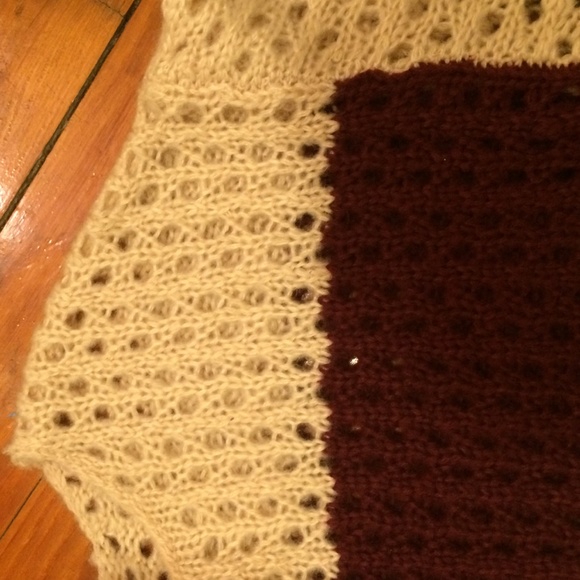 Maroon and creme sweater - Picture 2 of 2