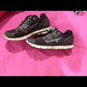 Nike flyknit tennis shoes