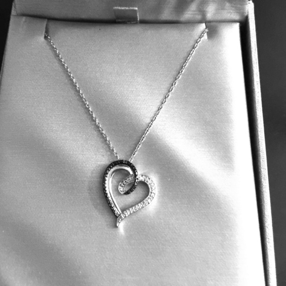 Sapphire and diamond necklace