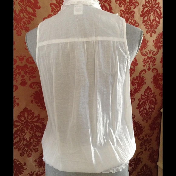 #SOLD#Sleeveless white ruffled top - Picture 3 of 3