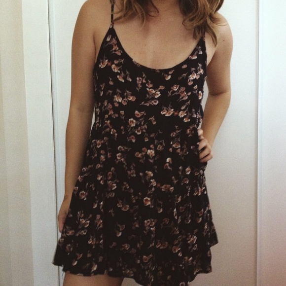 Brandy Melville Jada dress - Picture 3 of 4
