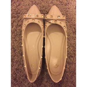 ⭕️REDUCED⭕️Nude Studded Flats with Bows