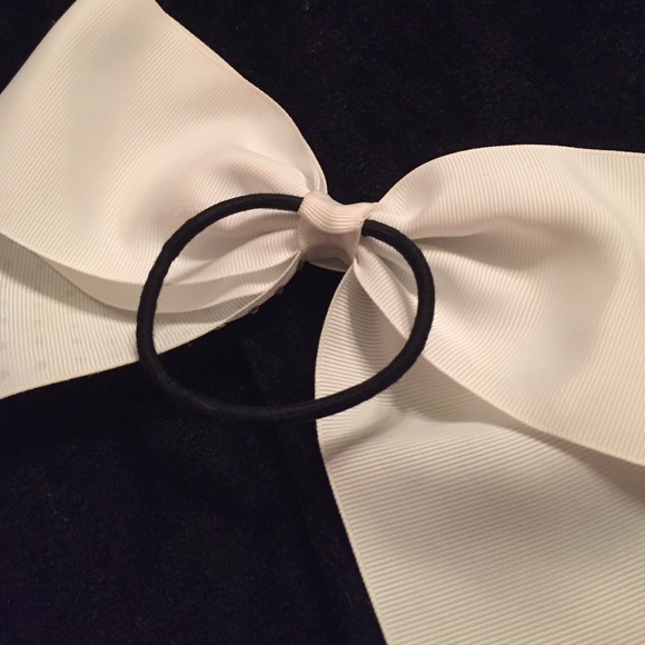 Cheer bow - Picture 4 of 4