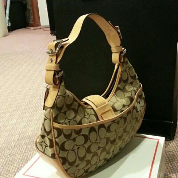 Authentic Coach signature khaki bag - Picture 2 of 4