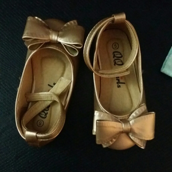 Toddler size 5 . Bronze/metalic gold color
