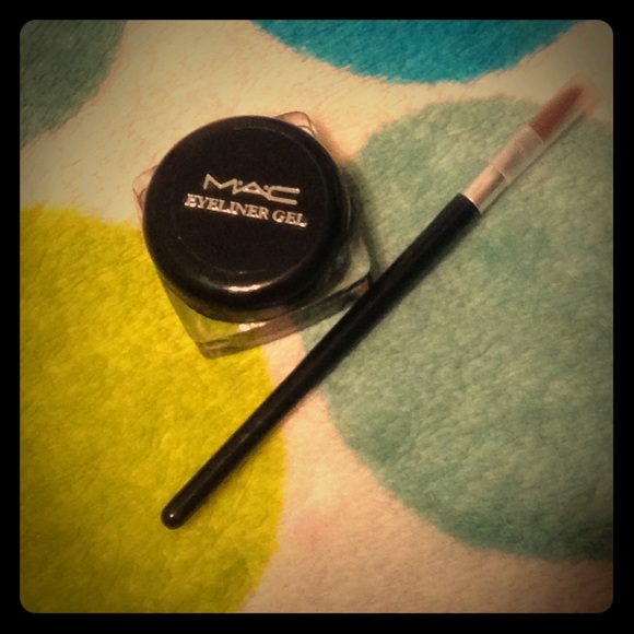 Gel eyeliner