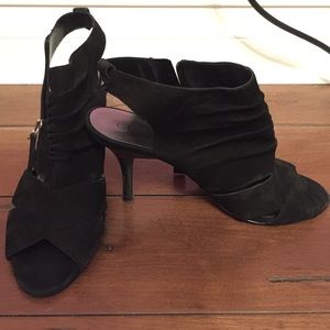 GUESS SUEDE HEELS