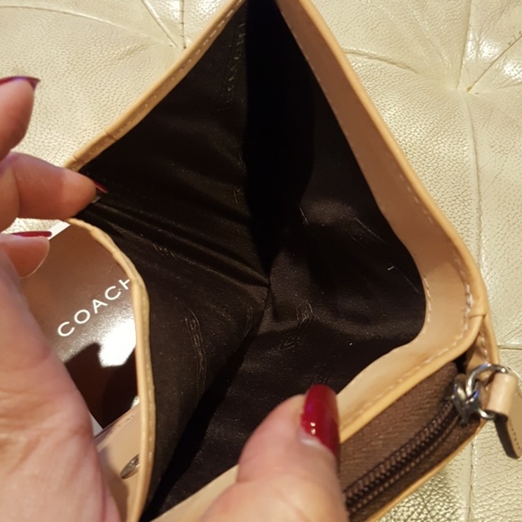 Authentic Coach signature khaki wallet - Picture 4 of 4