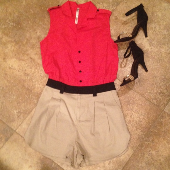 ❤️❤️Romper❤️❤️ - Picture 2 of 3