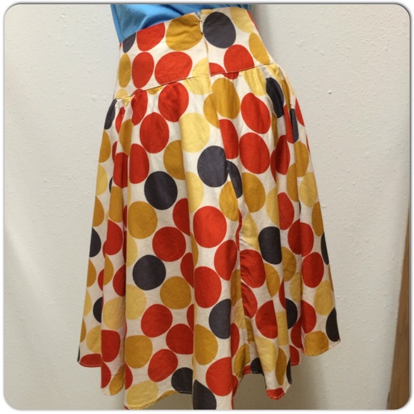 Bundled - Cream skirt w/ big polka dot pattern - Picture 3 of 4