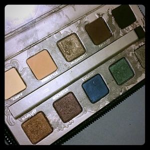 Urban Decay Smoked eyeshadow palette