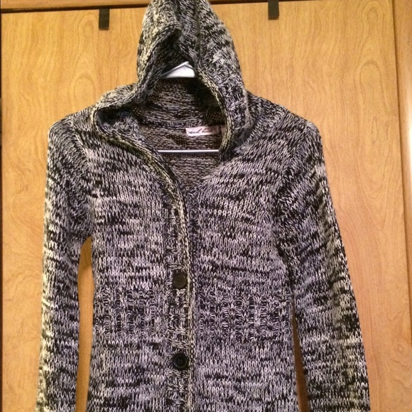 Derek Heart Buttonsweater with hood