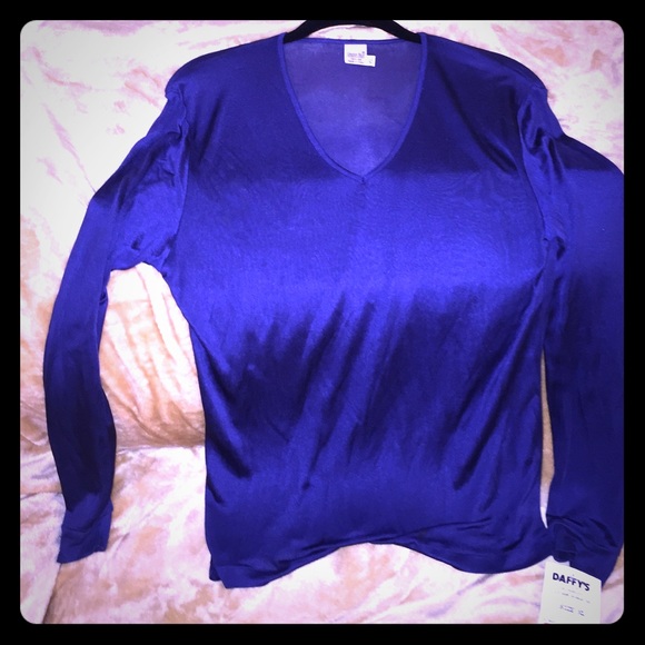100% Silk navy v-neck shirt. size XL.
