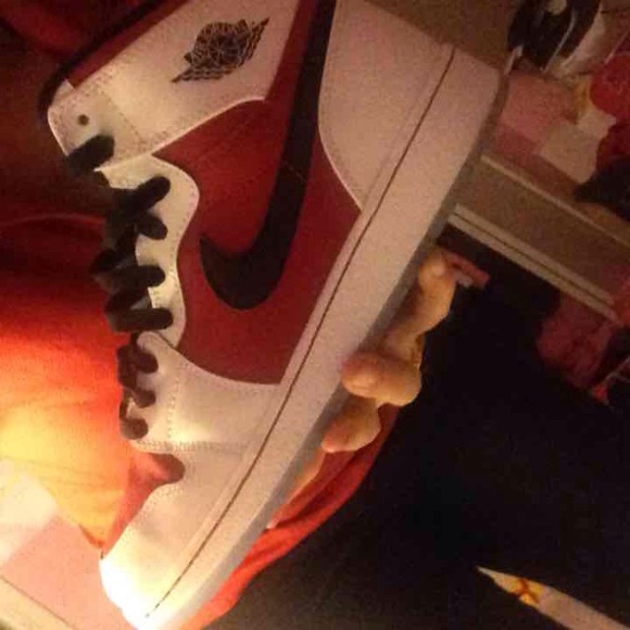 Carmine air Jordan 1 SEND OFFERS? - Picture 2 of 4