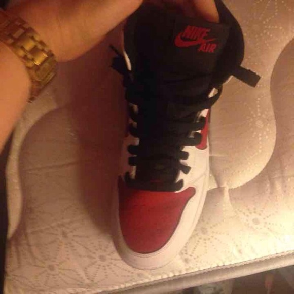 Carmine air Jordan 1 SEND OFFERS? - Picture 3 of 4