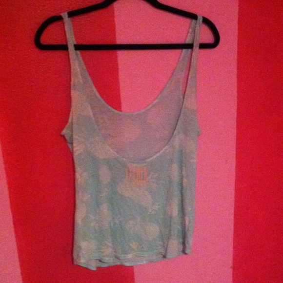 Vs pink tank