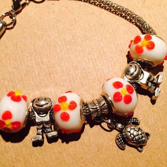 7 charm bracelet 🌺🐢NWOT - Picture 2 of 3