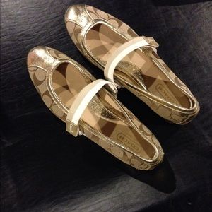[COACH] gold and beige shoes flats w Velcro