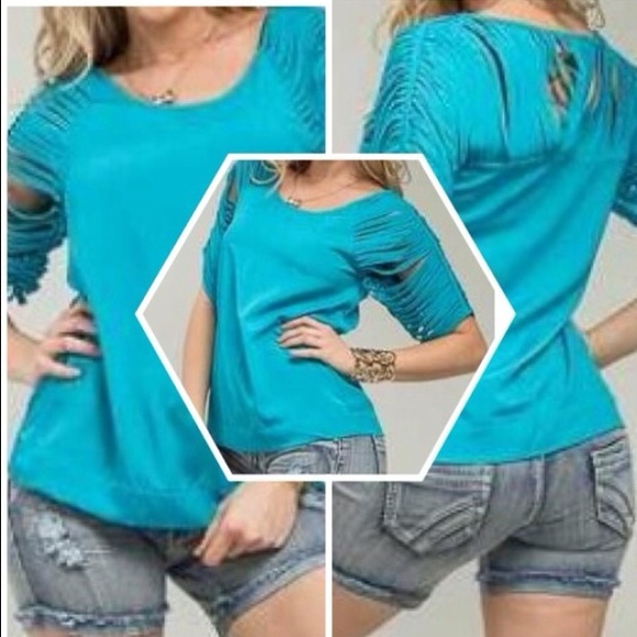 Cute turquoise top