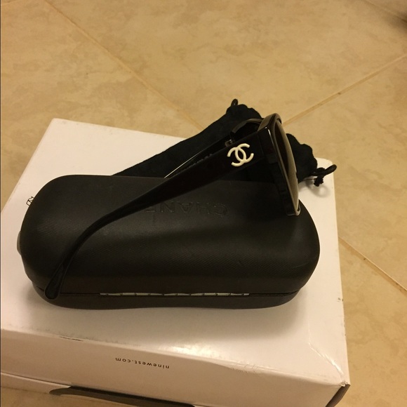 Sunglasses - Picture 3 of 4