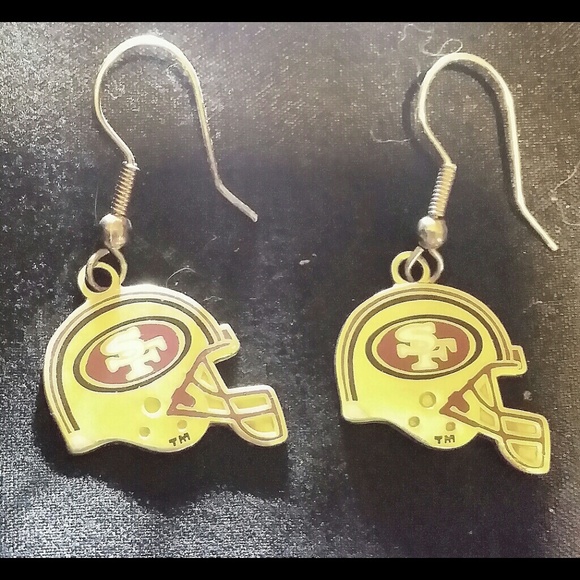 Really cute cold 49er ear ringd
