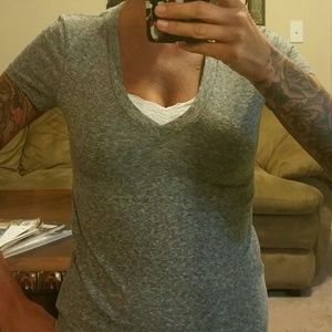 Clearence express V-neck tee