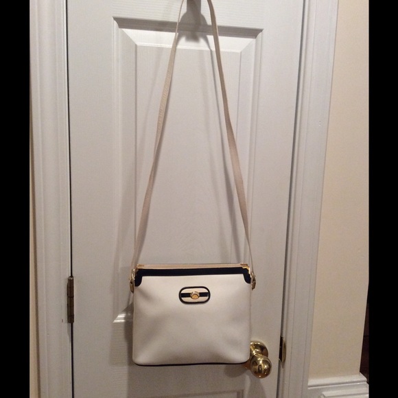Gucci shoulder strap purse - Picture 3 of 5