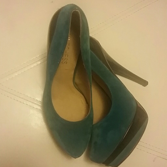 Ducthess turquoise suede  (like)  blk patent heel
