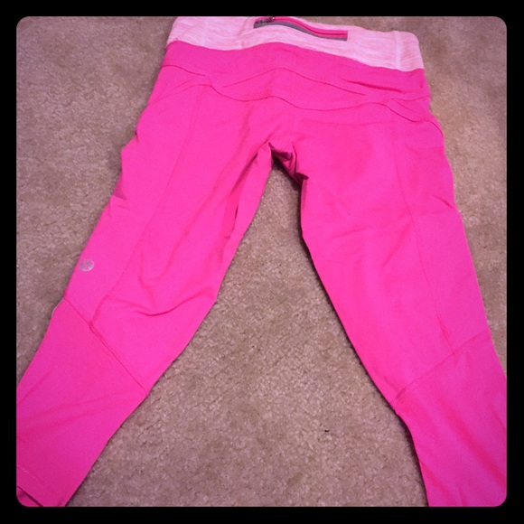 ***SOLD AS BUNDLE***Hot pink Lululemon crops size - Picture 1 of 4