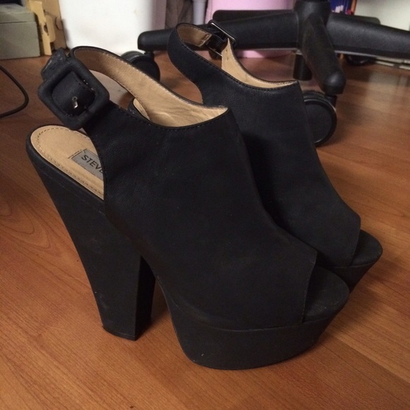 Steve Madden Shoes - Steve Madden black gabby platform heels