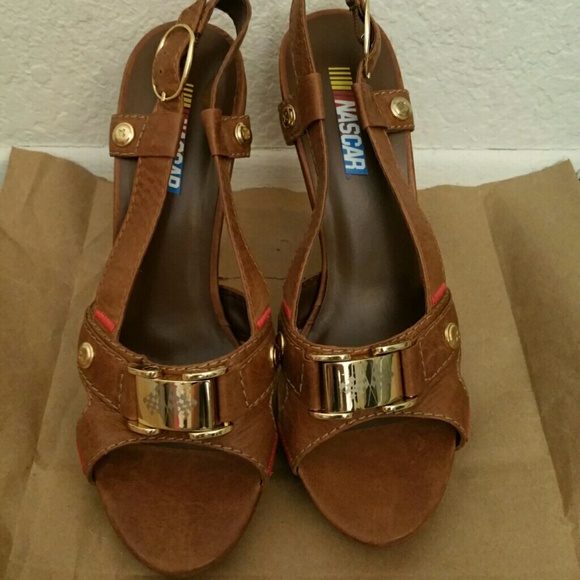 SOLD 🎉 Nascar Leather Slingback Sandals Size 7