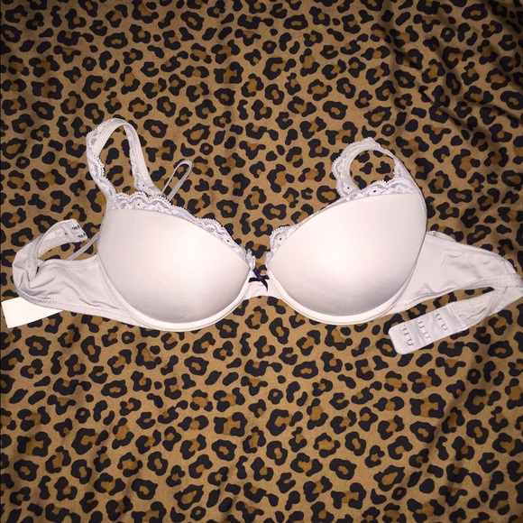 Gilly Hicks Bra
