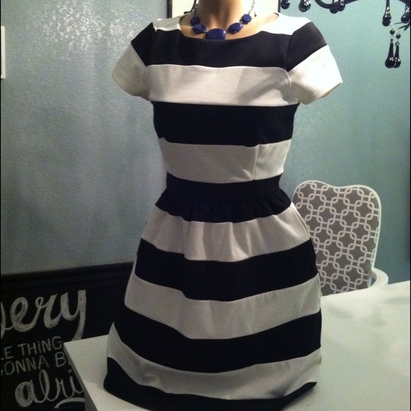 Elle Dresses & Skirts - NWOT black and white dress