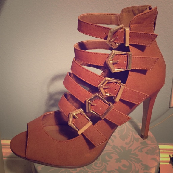 Tan leather shoes with buckles