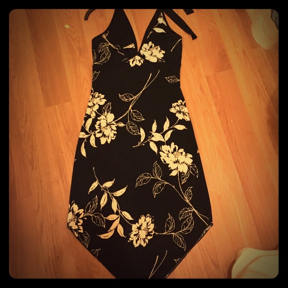 Black Halter V-neck Dress w/floral design-Small - Picture 1 of 4
