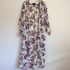 Forever 21 Tops - Floral maxi kimono Forever 21 Tops - Floral maxi kimono