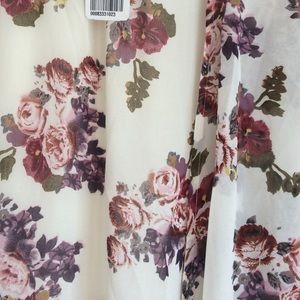 Forever 21 Tops - Floral maxi kimono Forever 21 Tops - Floral maxi kimono