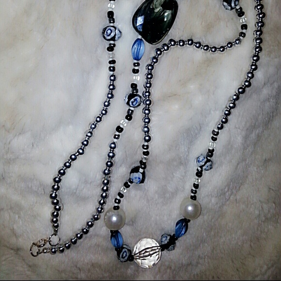 Glass beads, crystal, and regular silver beads - Picture 2 of 2