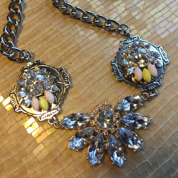 Juicy Couture Jewelry - Juicy Couture statement necklace