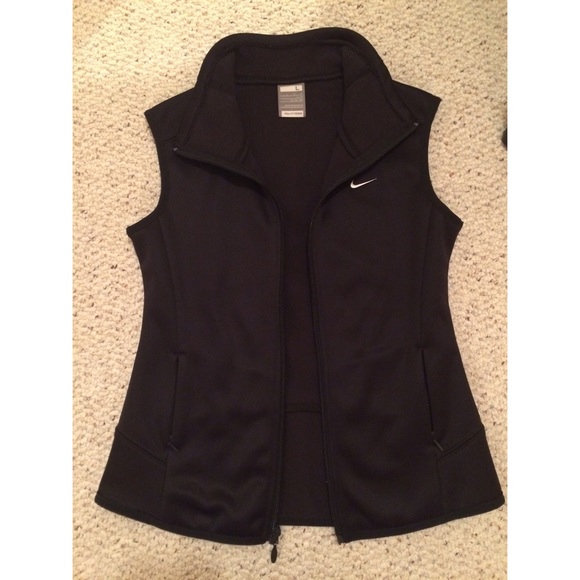Black Nike FIT Therma Vest (Youth)