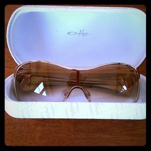 Oakley womans oversized sunglasses