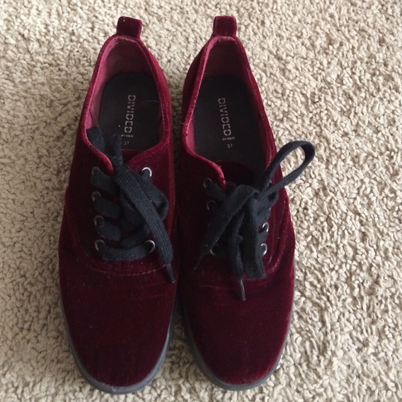 H&M Shoes - H&M velvet platform lace up sneakers. Sz 7