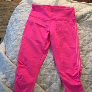 Lululemon power flow crop