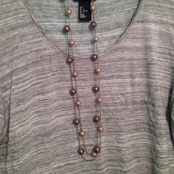 Two toned pearl necklace
