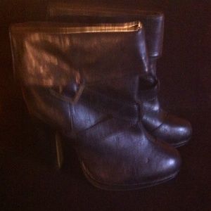 New black heel boots